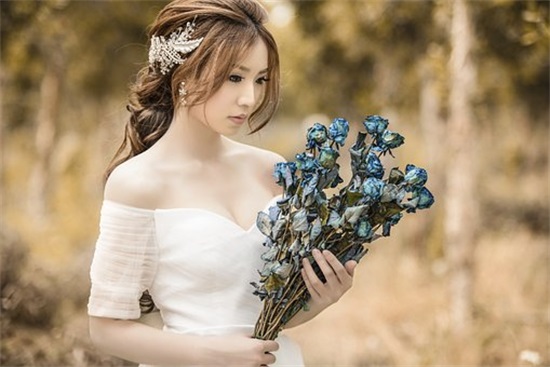 形容爱情不后悔的句子(表达对爱情不后悔的诗句)