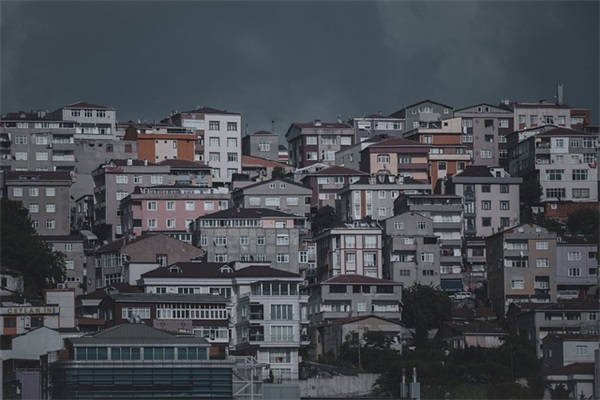 生活不易的说说心情句子图片文案